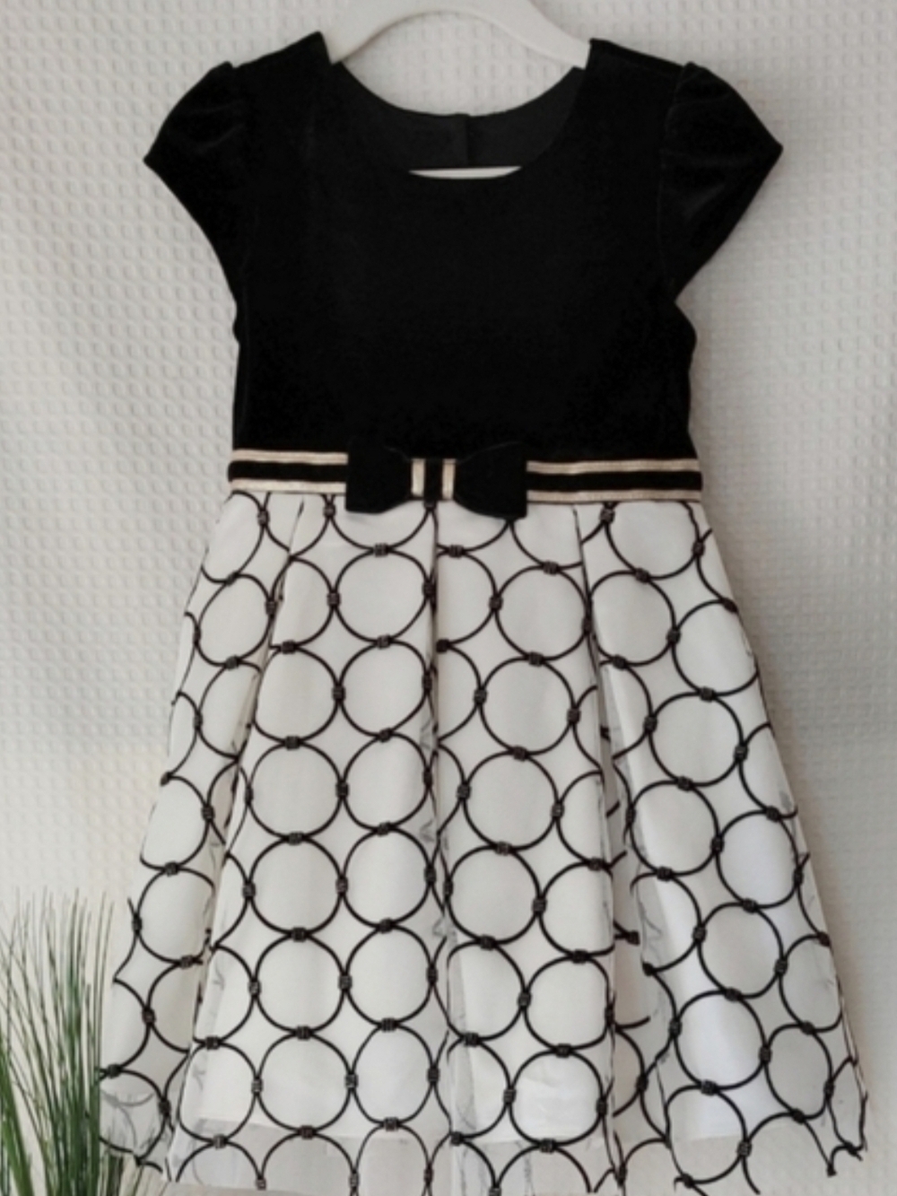 Jona Michelle Girls Black & Ivory Holiday/Special Occasion Dress Size 4T